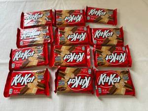 lot 22 image: MM. 12x Chocolate Frosted Donut KitKats