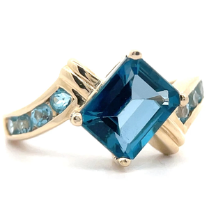 lot 32 image: Natural London & Swiss Blue Topaz Zig-Zag Ring in Yellow Gold