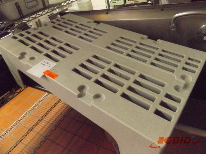 Cambro Plastic Platform