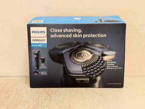 lot 78 image: PHILIPS NORELCO SHAVER 6800