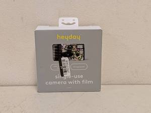 lot 15 image: NEW HAYDAY SINGLE USE CAMERA WITH FILM