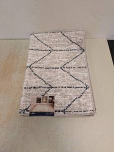 lot 120 image: NEW MOHAWK HOME TANGIERS COLLECTION ACCENT RUG DIAMONDS