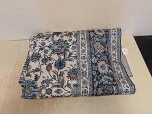 lot 123 image: WYATT & ASH MACHINE WASHABLE AREA RUG ESTELLA