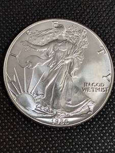lot 8 image: American Silver Eagle 1986 1 oz .999 Fine Silver Dollar