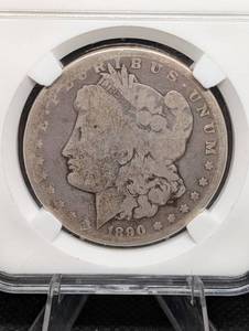lot 32 image: Morgan Silver Dollar 1890-CC - One Dollar Coin