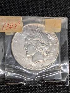 lot 35 image: Peace Dollar 1923 United States One Dollar Silver Coin - 90% Silver, 38.1 mm