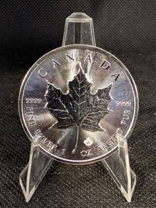 lot 60 image: Canada Maple Leaf Silver Coin - 1 oz .9999 Fine Silver