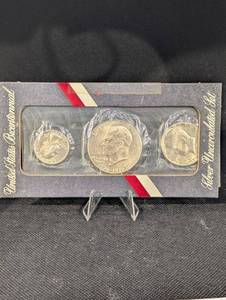 lot 67 image: Bicentennial Silver Uncirculated Set - 3 Coins (Dime, Quarter, Half Dollar)