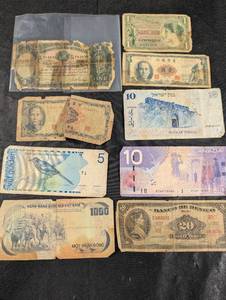 lot 124 image: World Banknotes Mix - Australia 1 Pound, Israel 10, Canada 10, Vietnam 1000, Mexico 20, Netherlands Antilles 5