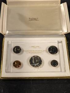 lot 194 image: Mahoning National Bank of Youngstown 1868-1968 Commemorative Coin Set (5 Coins) in Presentation Case
