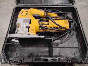 lot 35SK image: DeWalt Variable Speed 60mm Jig Saw (602677)