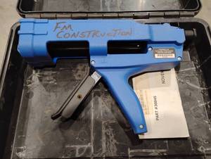 lot 40SK image: Caulking Gun (602676) See Description