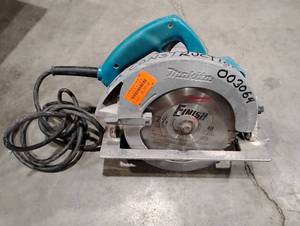 lot 41SK image: Makita Saw (602767)