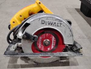lot 49SK image: DeWalt 7.25 Circular Saw (602769)