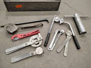 lot 98SK image: Tool Basket with Misc. Tools (602906)