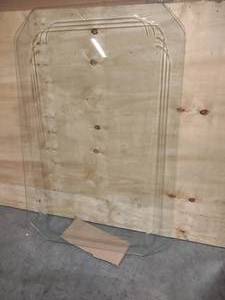 lot 12 image: Glass Decorative Table Top