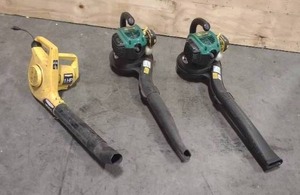 lot 55 image: 3 Leaf Blowers Paramount and WeedEater