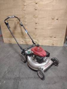 lot 57 image: HONDA Easy Start GCV 160 Auto Choke System Lawnmower