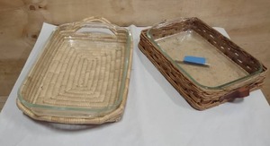 lot 98 image: 2 Pyrex Glass Cake Pans with Basket Warmers