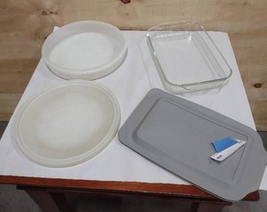 lot 99 image: 2 Cake holders with Lids