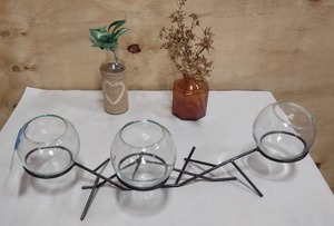 lot 102 image: Glass Decorations