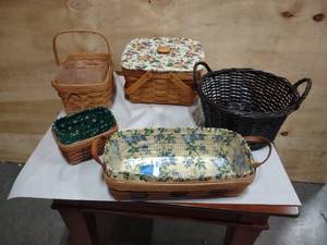 lot 105 image: Assortment of Baskets