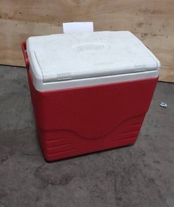 lot 121 image: Vintage Coleman Cooler