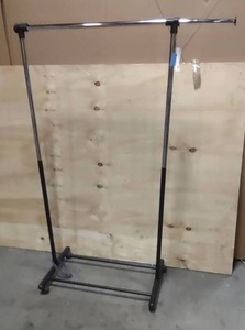 lot 114 image: Metal Clothes Rack