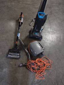 lot 132 image: Lot of 3 Vacuums