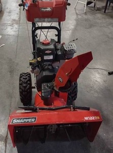 lot 149 image: Snapper M1227 Briggs and Stratton Snowblower