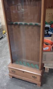 lot 150 image: 6 Gun Gun Display Case