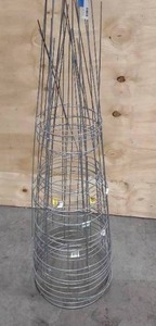 lot 175 image: 9 Tomato Cages