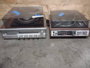 lot 181 image: Vintage Lloyds 8 TrackRecord Player AMFM  General Electric AMFM Record Player