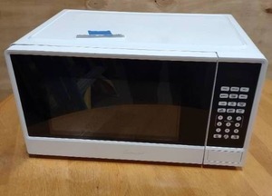 lot 185 image: Continental Electric Microwave