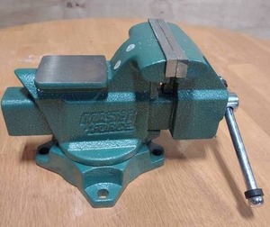 lot 189 image: Green Master Force Bench Vice