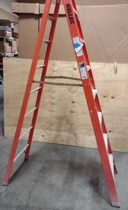 lot 199 image: Keller 8 300lb Rating Ladder