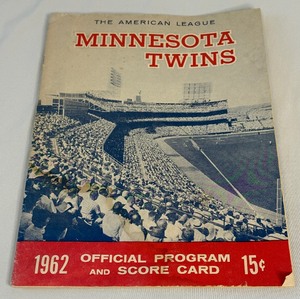 lot 13 image: 1962 Minnesota Twins Official Program and Scorecard - Vintage Baseball