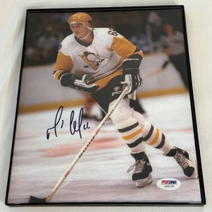 lot 7 image: Mario Lemieux Signed 8x10 Photot With PSA DNA COA