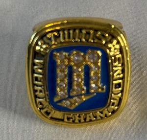 lot 75 image: Minnesota Twins 1987 World Series Replica Ring