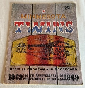 lot 132 image: 1969 Minnesota Twins Official Program and Scorecard - Vintage Baseball