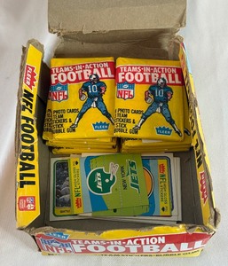 lot 191 image: 1981 Fleer Football In Action 10 Packs Vintage Card Box
