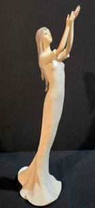 lot 102K image: LL-ST - Summit Collection Arcadia Figure