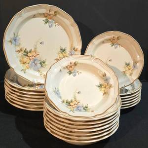 lot 122K image: LL-ST - Mikasa Heritage Pansies Dinner Plates (11in) - Salad Plates (8in) - Bowls (8.5in)