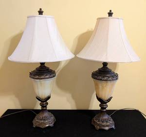 lot 23 image: ML - Pair of Elegant Table Lamps