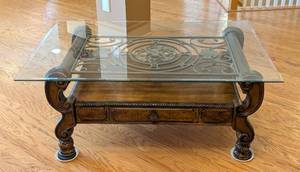 lot 33 image: ML - Ashley Furniture Margilles Rectangular Cocktail Table