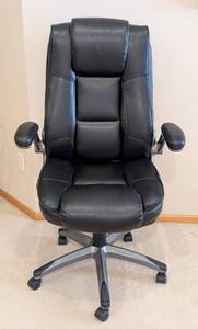 lot 71 image: LR - Black Leather Rolling Office Chair, Adjustable Height