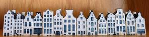 lot 80 image: ML - KLM Delft House Collection - Delftware Miniature City Row by Bols for KLM Amsterdam