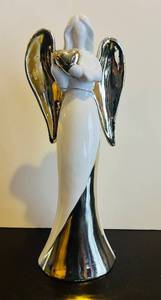lot 147C image: LLB - Star Wonder Angel Figurine Decoration - White Ceramic with Silver Wings