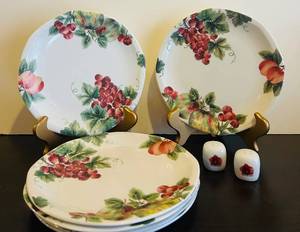 lot 149C image: LLB - Grapevine Pattern Dinner Plates - 8 in Diameter - Set of 6