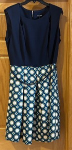lot 150C image: LL - Roz & Ali Navy Sleeveless Dress - Zipper Back, Circle-Print Skirt, Size M
